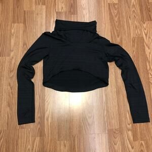 Uvida Black sun essentials long sleeve athletic Crop shirt size XS Texture Black